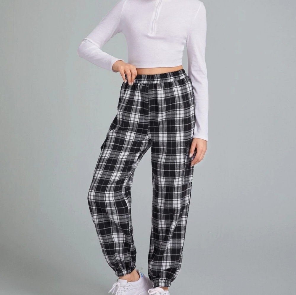 I. Am. Gia. Pants black and white.